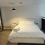 Luxurious 1-Bedroom With Parking