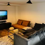 Luxurious 1-Bedroom With Parking